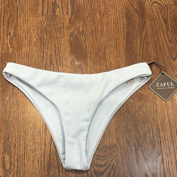 NWT Zaful Women’s Sky Blue Ribbed Bikini Size 6 - Picture 2 of 9